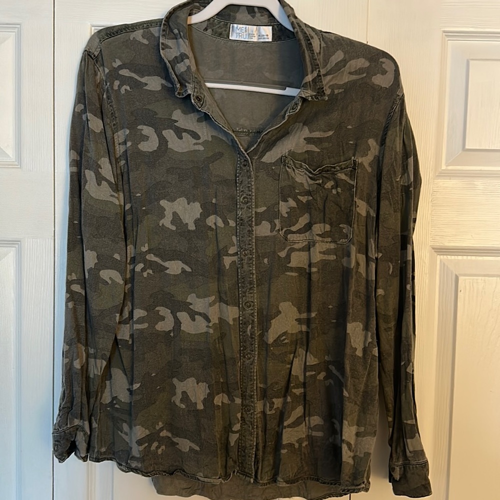 Snap button up camo blouse